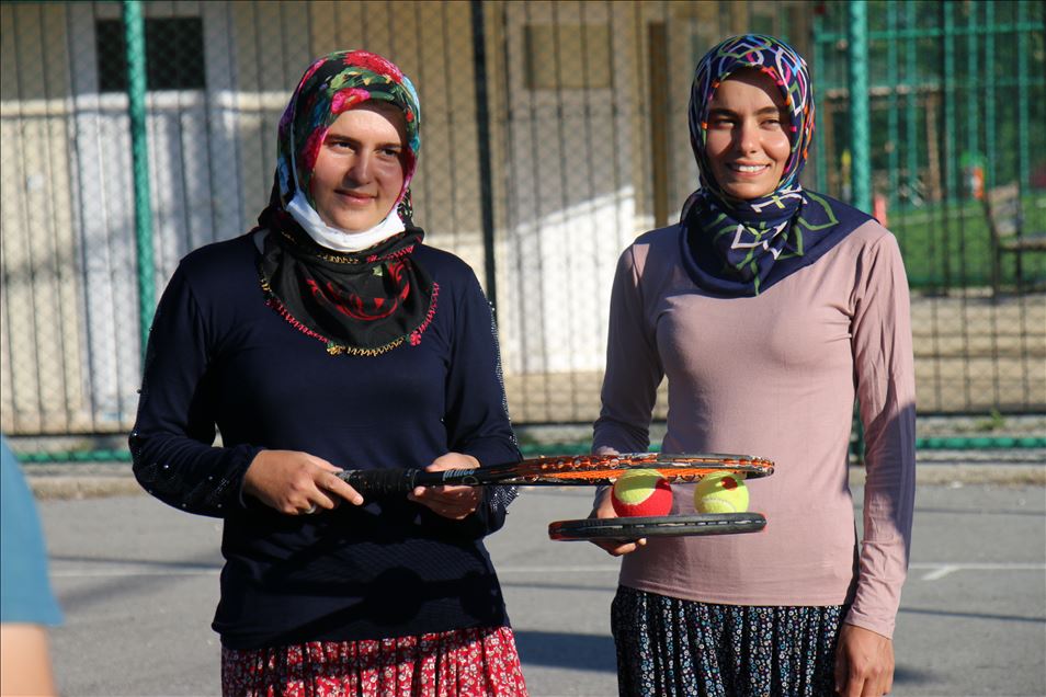 Mersin'de Yörük çocukları için 1300 rakımdaki yaylaya tenis kortu