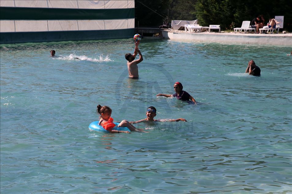 "Bolu'nun Pamukkalesi" Akkayalar Travertenleri cazibe merkezi haline geldi