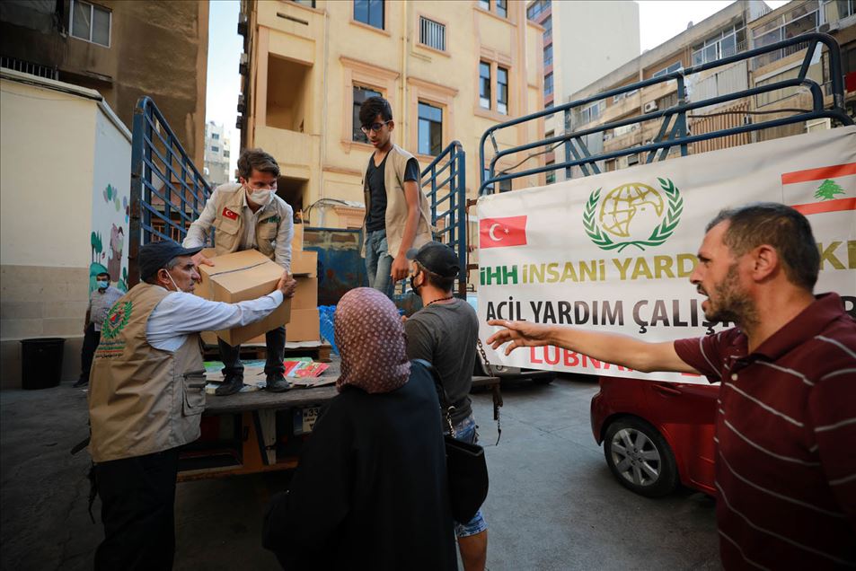 İHH Beyrut'ta 3 bin 700 kişiye acil yardım ulaştırdı