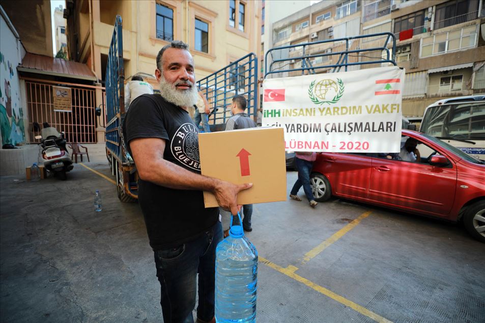 İHH Beyrut'ta 3 bin 700 kişiye acil yardım ulaştırdı