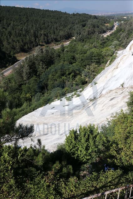 "Bolu'nun Pamukkalesi" Akkayalar Travertenleri cazibe merkezi haline geldi
