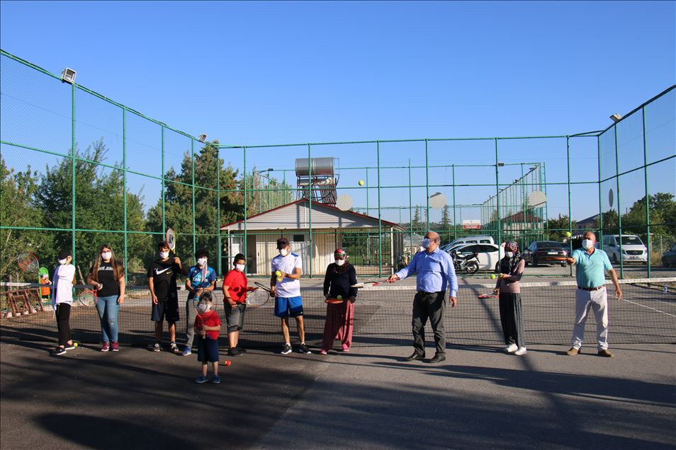Mersin'de Yörük çocukları için 1300 rakımdaki yaylaya tenis kortu