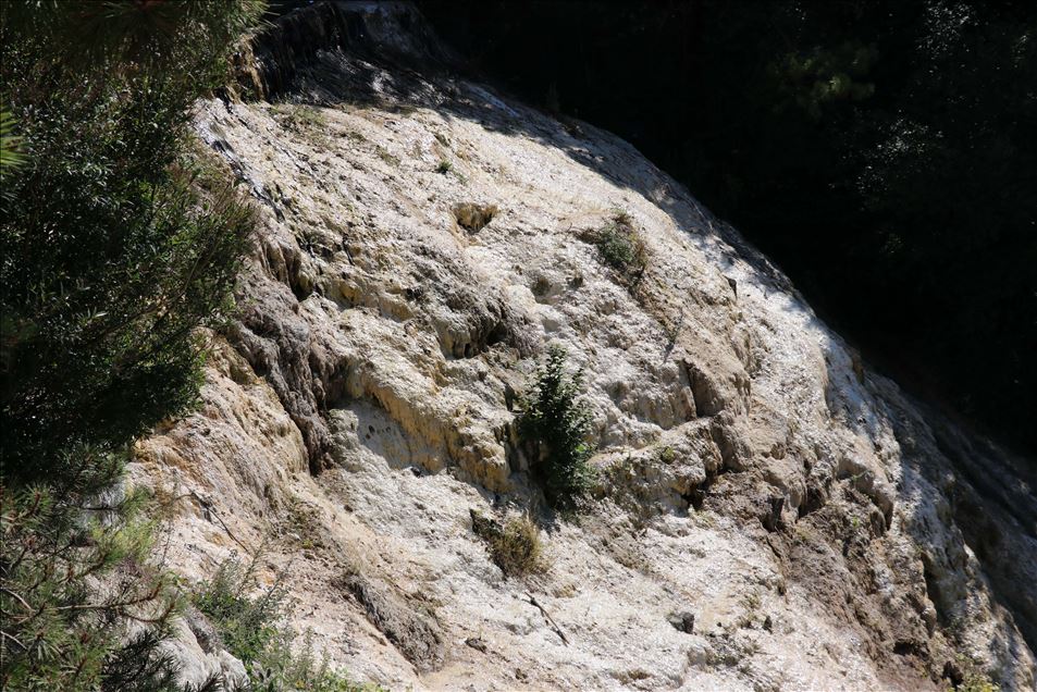 "Bolu'nun Pamukkalesi" Akkayalar Travertenleri cazibe merkezi haline geldi