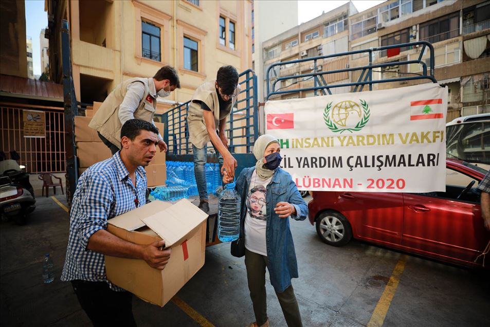 İHH Beyrut'ta 3 bin 700 kişiye acil yardım ulaştırdı