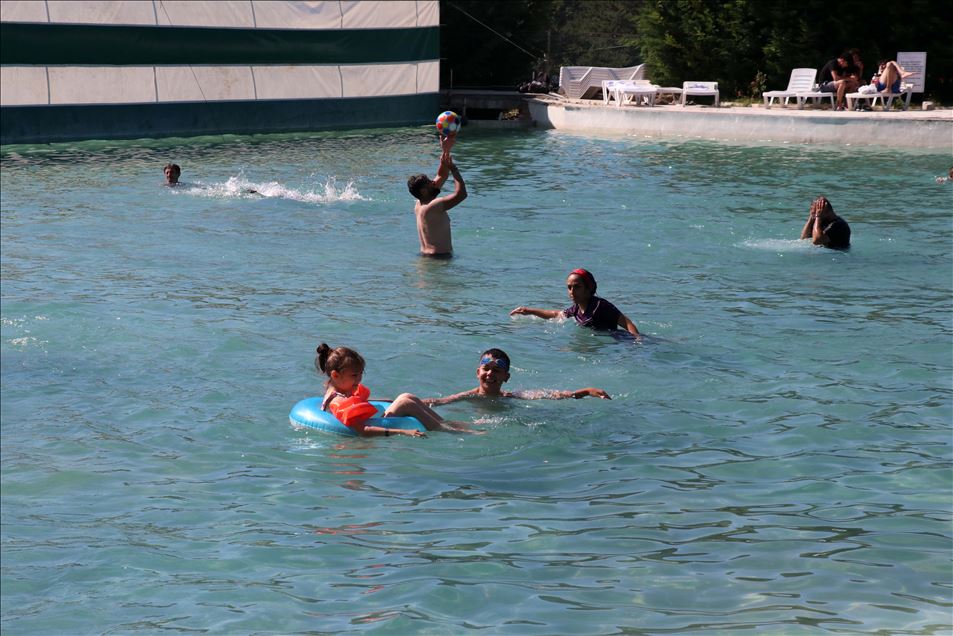 "Bolu'nun Pamukkalesi" Akkayalar Travertenleri cazibe merkezi haline geldi