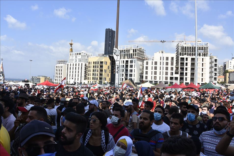 بيروت.. الأمن يطلق قنابل غاز على محتجين بمحيط البرلمان