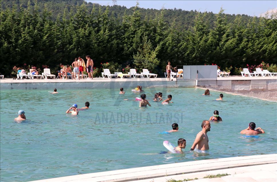 "Bolu'nun Pamukkalesi" Akkayalar Travertenleri cazibe merkezi haline geldi