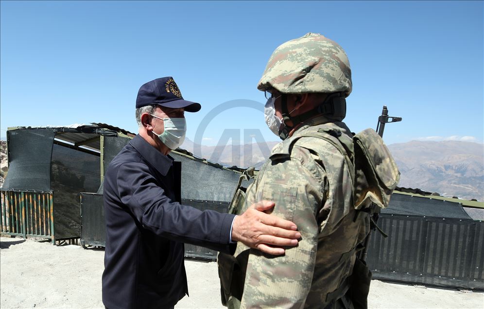 Milli Savunma Bakanı Akar ve komutanlar Irak sınır hattındaki birlikleri denetliyor