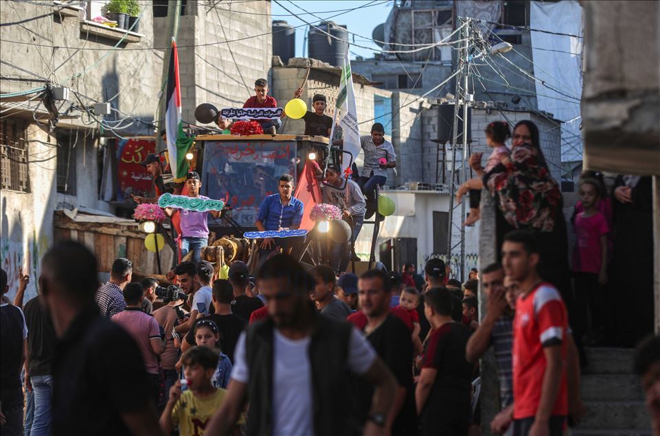 لفتت فتاة في قطاع غزة أنظار المئات