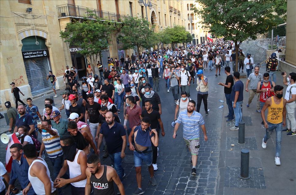يطالبون برحيل عون والبرلمان.. مواجهات بيروتية بين محتجين والأمن
