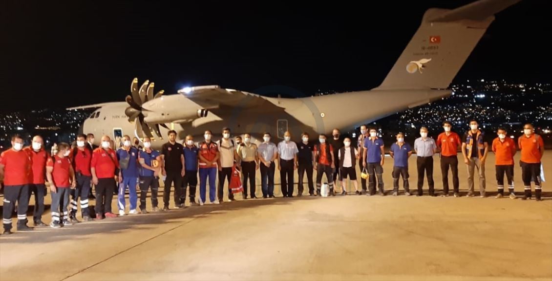 طائرة مساعدات تركية تصل العاصمة بيروت 
