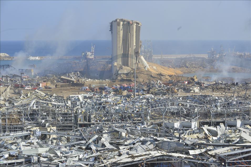 El puerto de Beirut, Líbano, amanece con los estragos de la gigantesca explosión