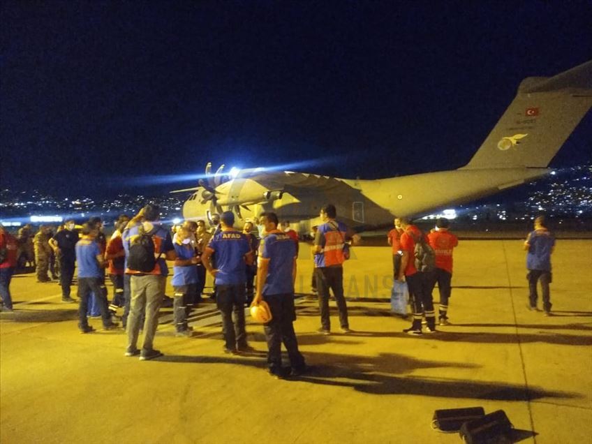 طائرة مساعدات تركية تصل العاصمة بيروت 
