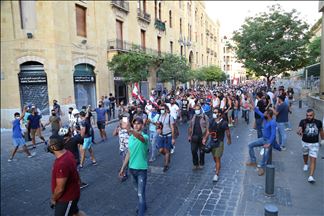 يطالبون برحيل عون والبرلمان.. مواجهات بيروتية بين محتجين والأمن