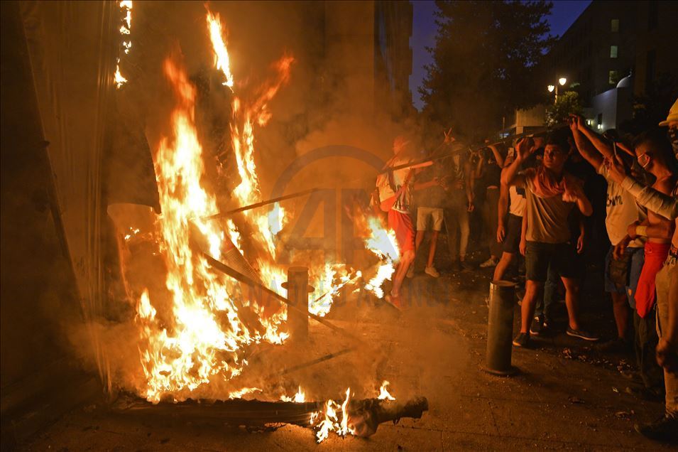 Demonstrasi di Beirut terus berlanjut mekipun pemerintah Lebanon mundur
