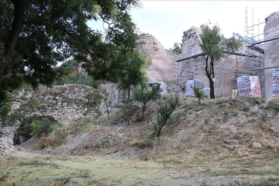 Kurtarma kazısı başlatılan 72 burçlu Kütahya Kalesi'nde "Frig" kalıntıları aranacak