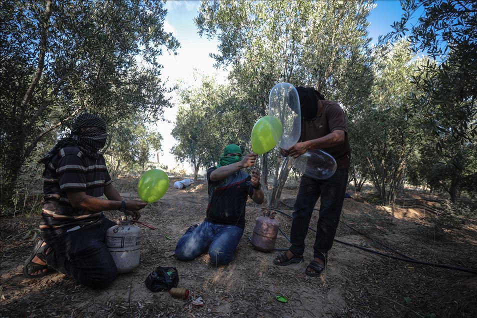 Gazze'den İsrail tarafına yeniden "yanan balonlar" gönderilmeye başlandı