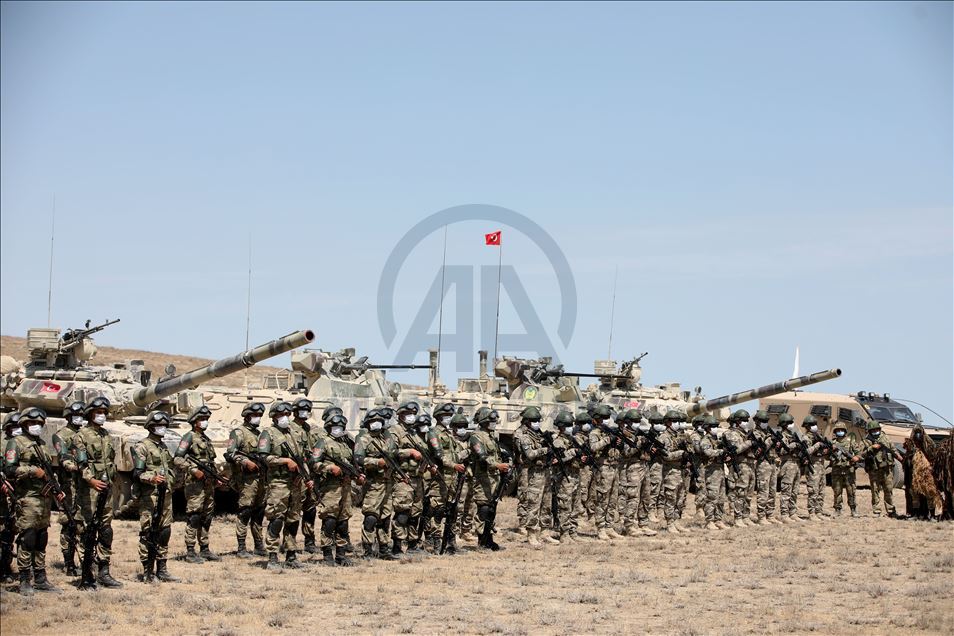 Министр национальной обороны Турции Хулуси Акар в Азербайджане