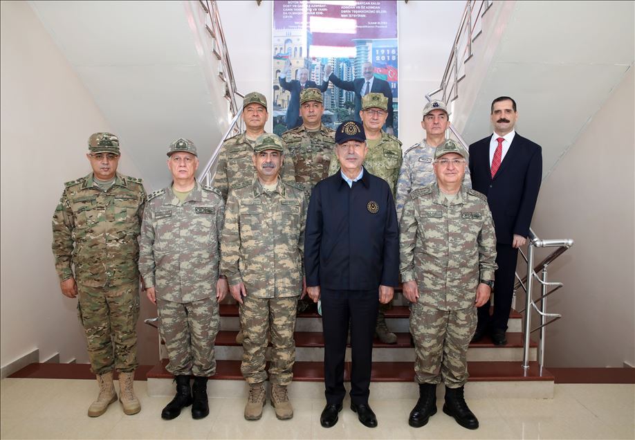 Министр национальной обороны Турции Хулуси Акар в Азербайджане