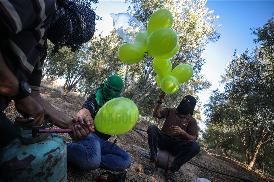 Gazze'den İsrail tarafına yeniden "yanan balonlar" gönderilmeye başlandı