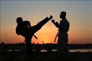 Mladi iz Bagdada taekwandoom vode borbu protiv koronavirusa