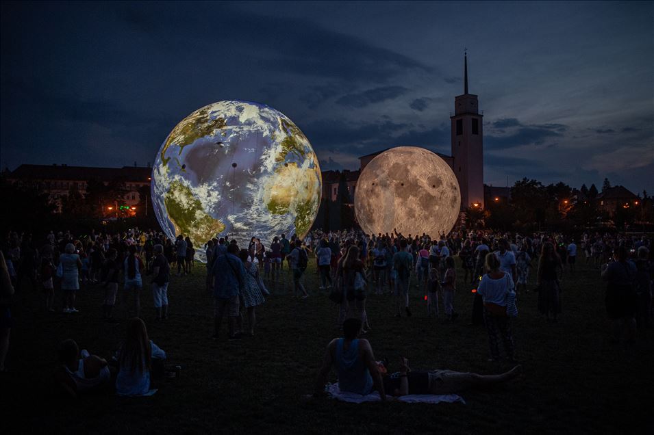 Макеты Земли и Луны в Чехии 
