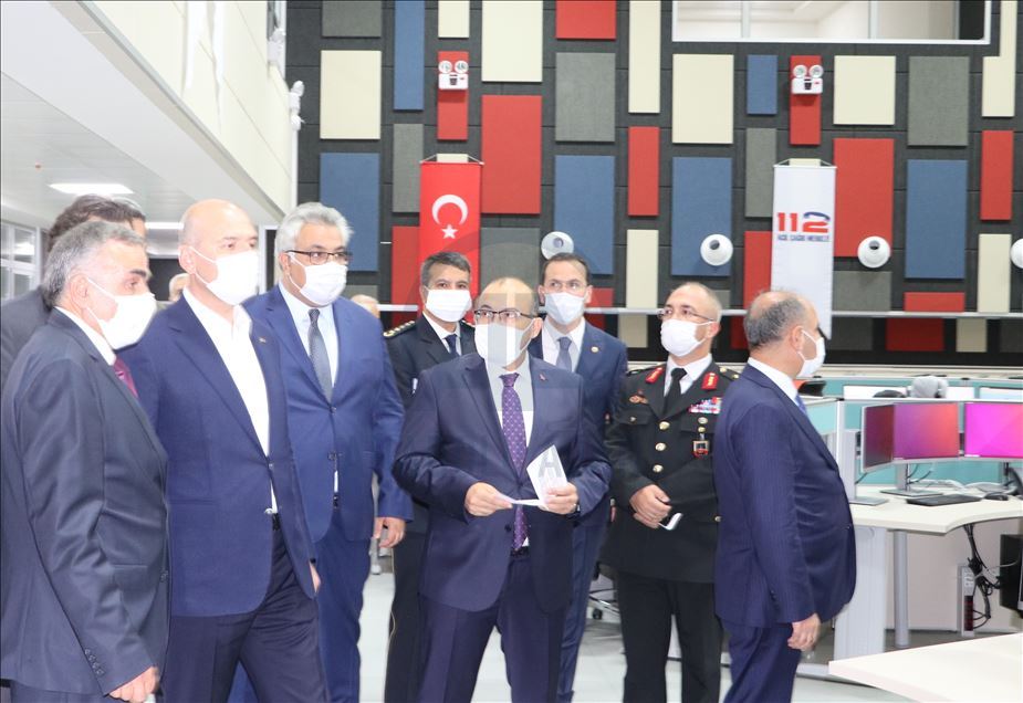 İçişleri Bakanı Soylu, Trabzon 112 Acil Çağrı Merkezi'nde incelemelerde bulundu