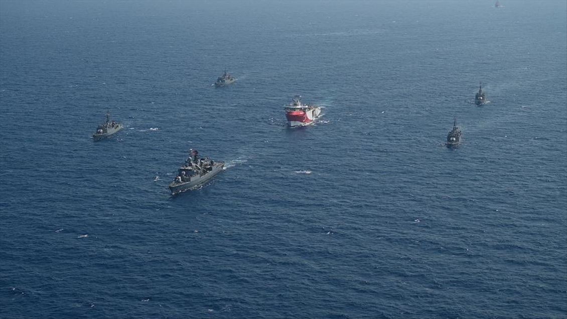 Oruç Reis sismik araştırma gemisine Türk Deniz Kuvvetleri refakat ediyor