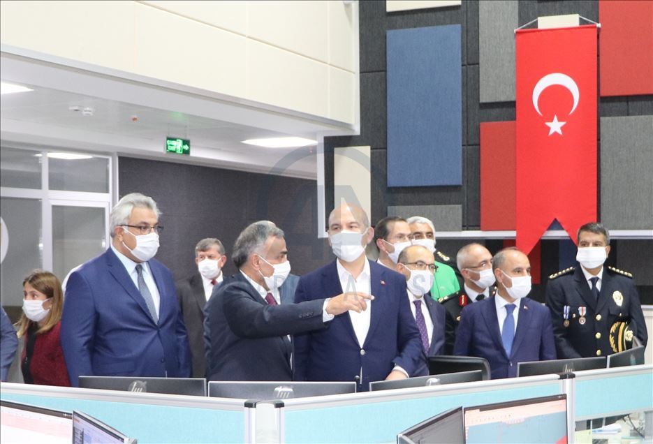 İçişleri Bakanı Soylu, Trabzon 112 Acil Çağrı Merkezi'nde incelemelerde bulundu