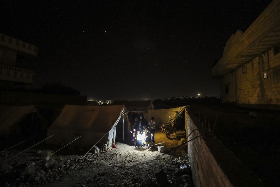 9 metrekarelik çadırda 11 kişilik hayat mücadelesi