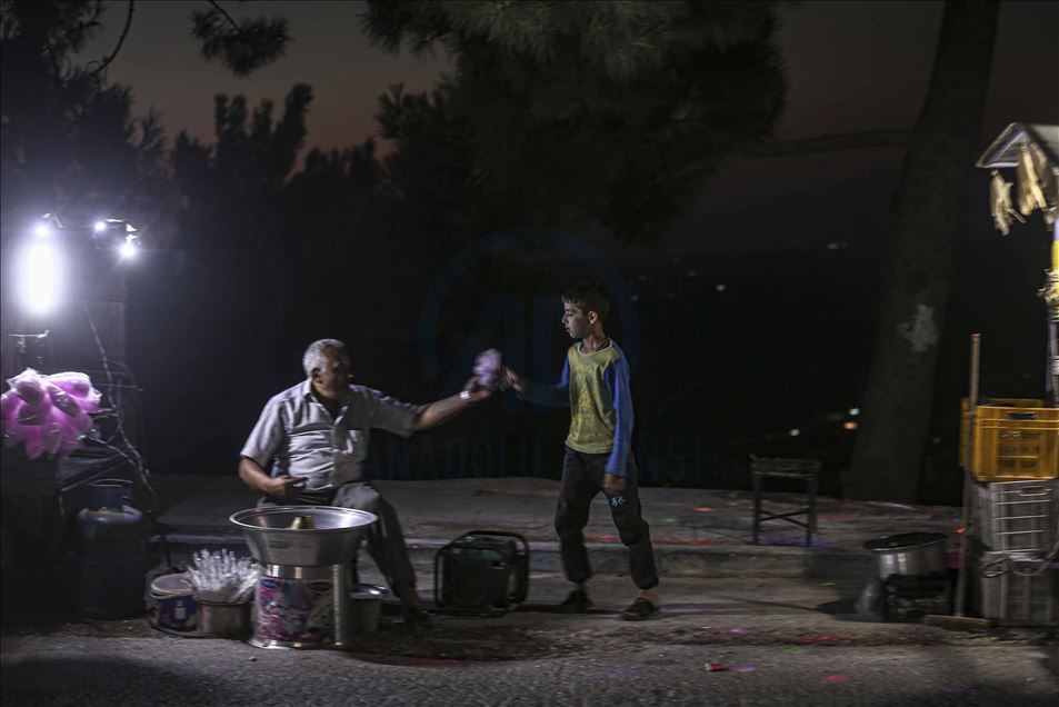 IDLIB, SIRIA - AGOSTO 14, 2020: Miles de sirios, la mayoría des