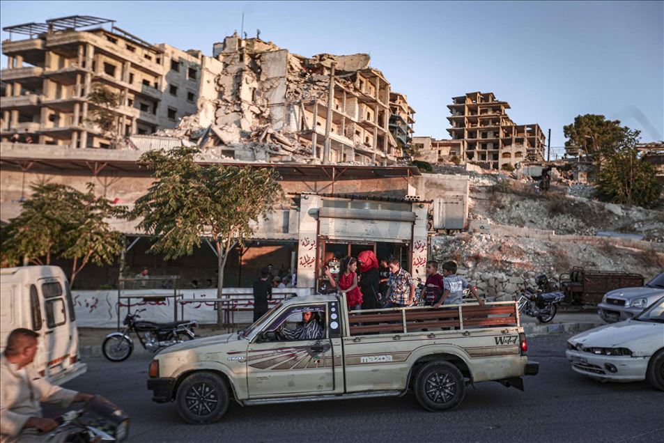 IDLIB, SIRIA - AGOSTO 14, 2020: Miles de sirios, la mayoría des