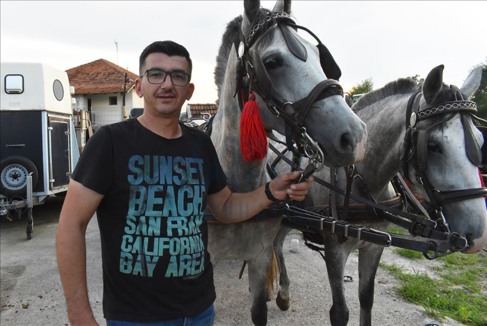 Ranč Mudrov: Supružnici Emina i Adem kroz školu jahanja uče mlade da vole konje 