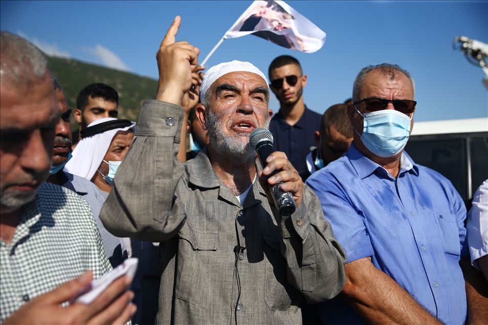 Şeyh Salah hapis cezasını çekmek üzere İsrail makamlarına teslim oldu