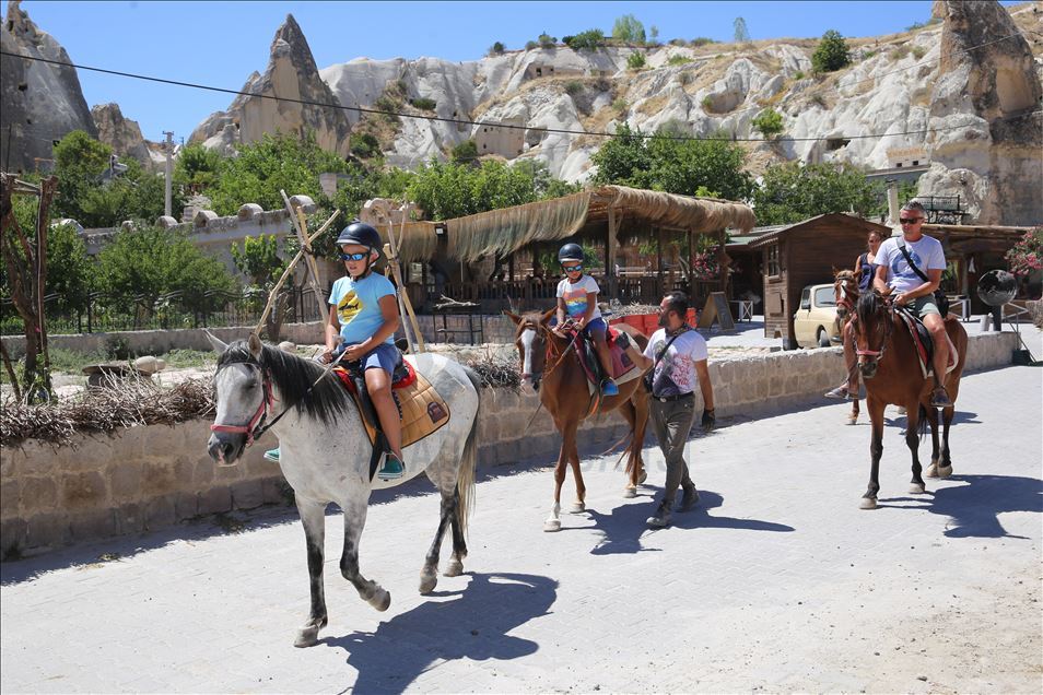 Kapadokya, pandemi sürecinde günübirlikçi yerli turistleri ağırlıyor
