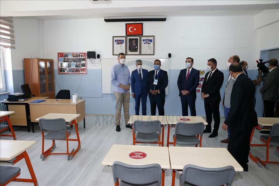 لێدوانی وهزیری پهروهردهی توركیا لهبارهی كردنهوهی ناوهندهكانی خوێندن و خوێندنی ئهلیكترۆنی