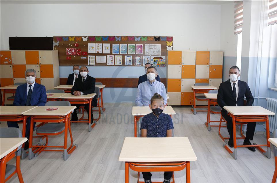 لێدوانی وهزیری پهروهردهی توركیا لهبارهی كردنهوهی ناوهندهكانی خوێندن و خوێندنی ئهلیكترۆنی