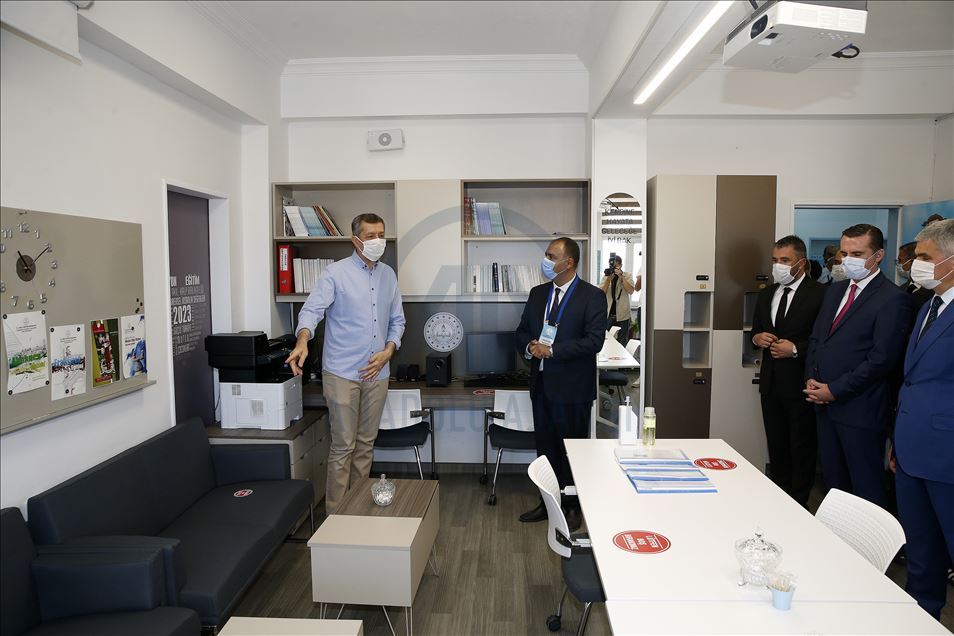 لێدوانی وهزیری پهروهردهی توركیا لهبارهی كردنهوهی ناوهندهكانی خوێندن و خوێندنی ئهلیكترۆنی