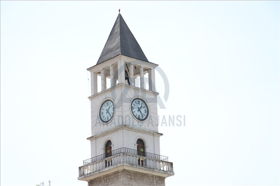 Kulla e Sahatit, monumenti simbol i Tiranës
