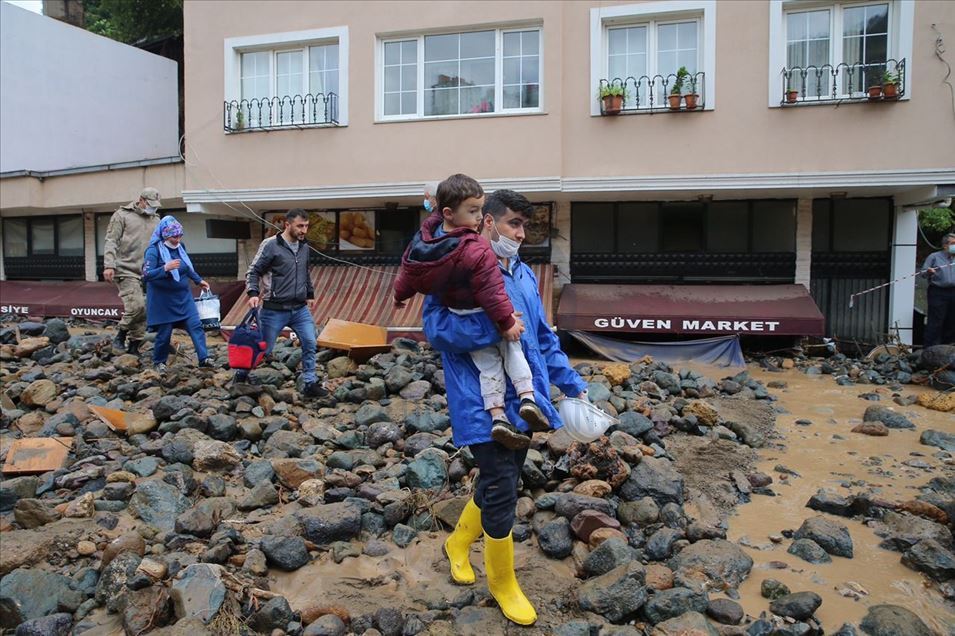 Ministar unutrašnjih poslova Suleyman Soylu posjetio poplavama pogođen grad Giresun