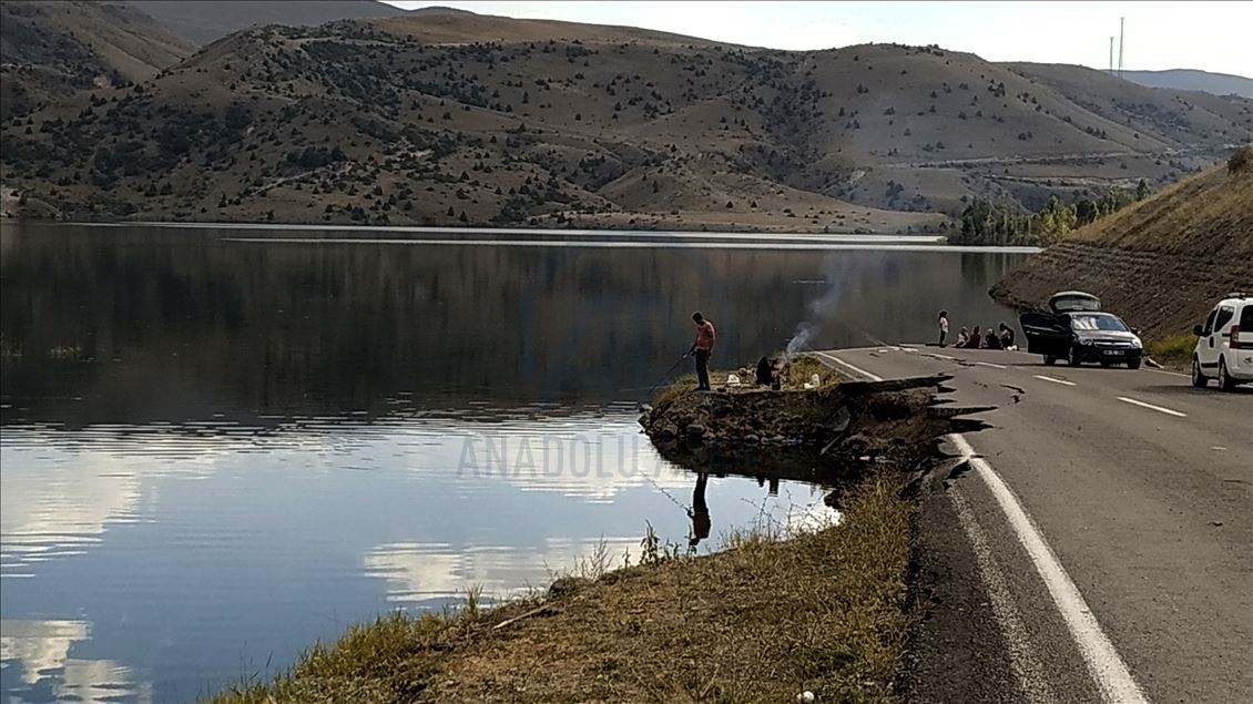 قەرس.. دیمەنی جوانی ژێرئاوکەوتنی گوندێک بووەتە جێی سەرنجی