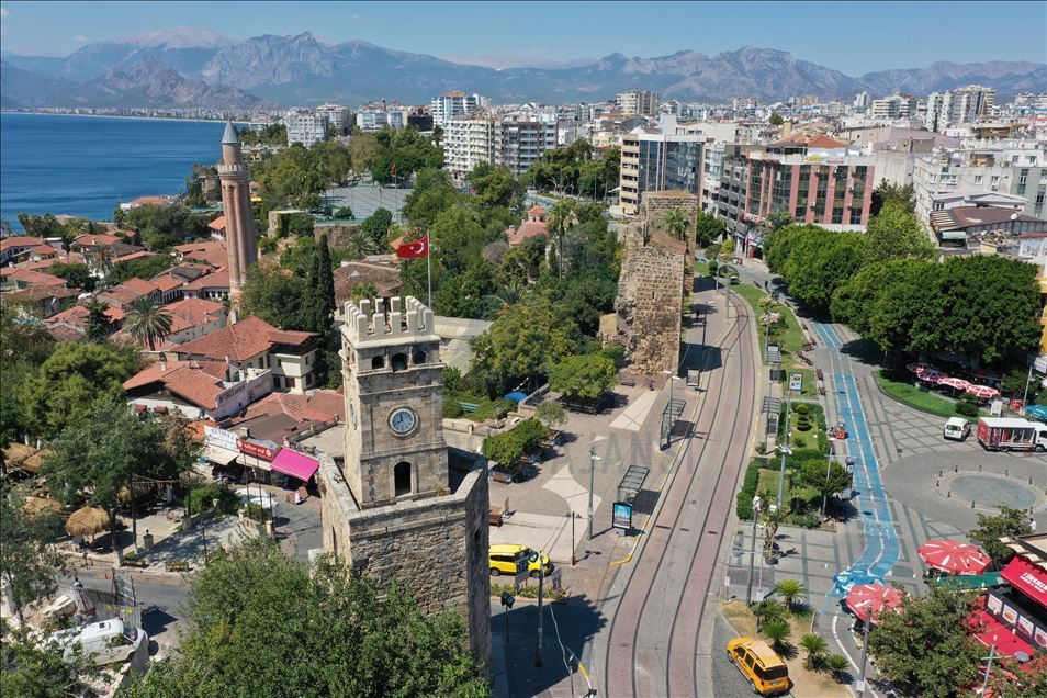 Zamanın tanığı "saat kuleleri"