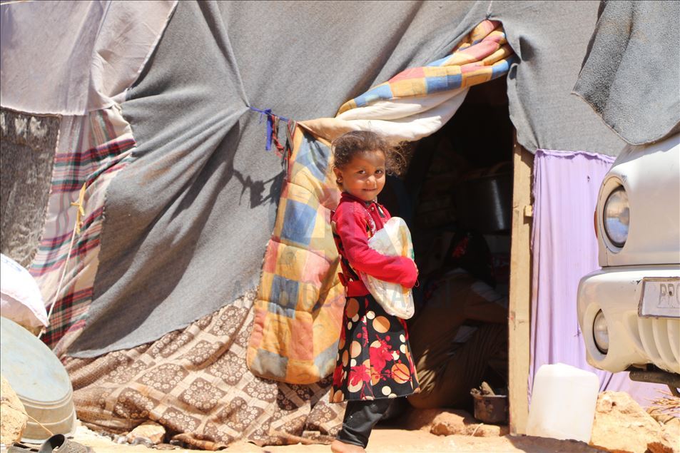 مبادرة تركية سورية لتوزيع 50 ألف رغيف يومياً في إدلب
