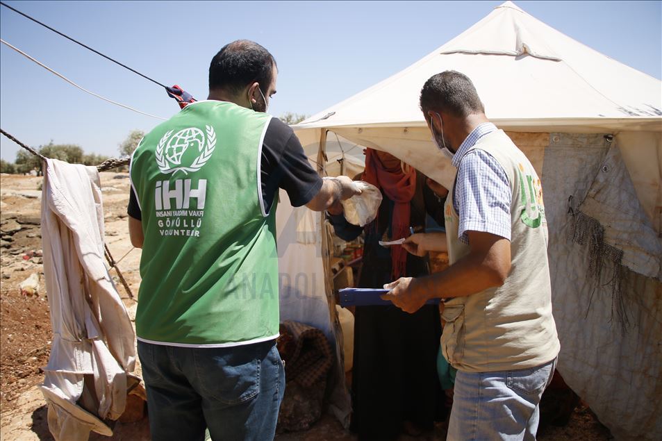 مبادرة تركية سورية لتوزيع 50 ألف رغيف يومياً في إدلب
