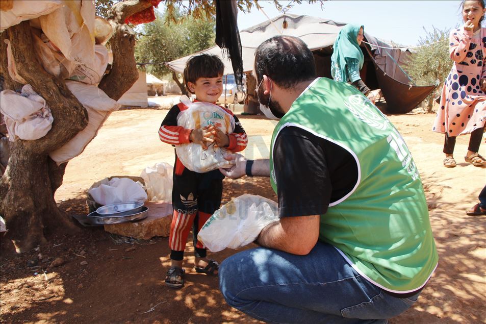 مبادرة تركية سورية لتوزيع 50 ألف رغيف يومياً في إدلب
