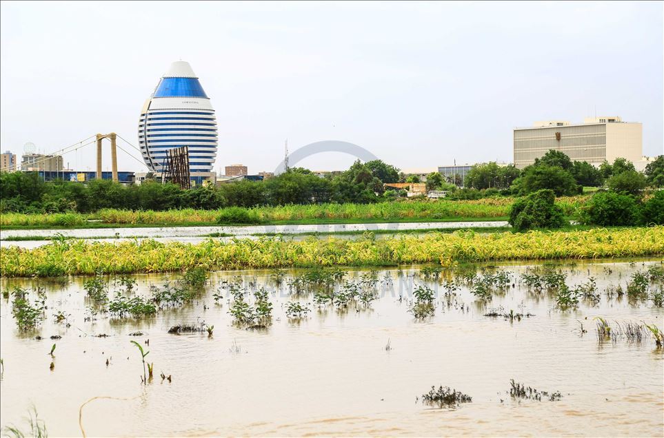 يأتي قدوم فصل الخريف في السودان، لت