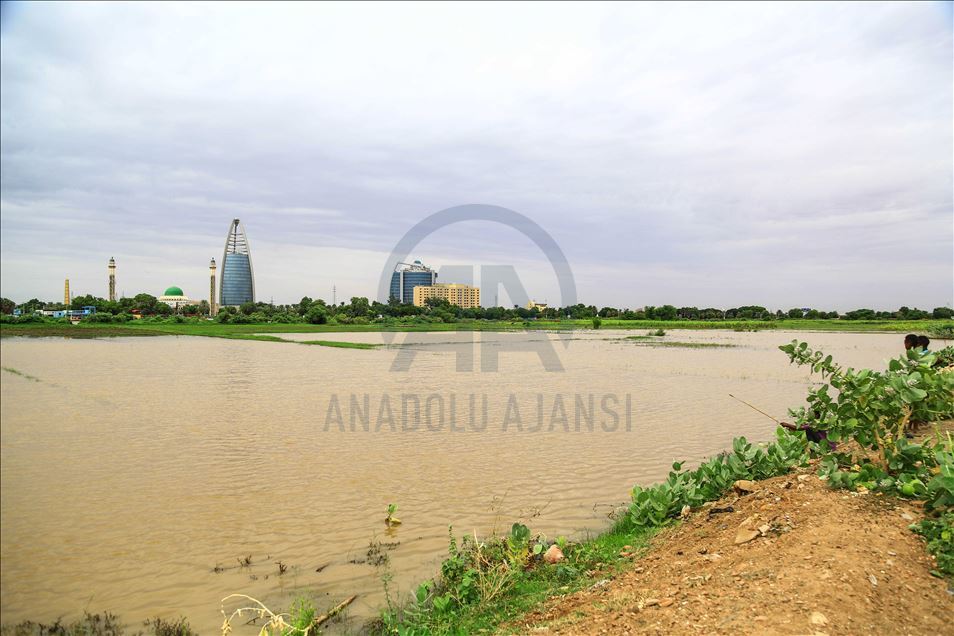 يأتي قدوم فصل الخريف في السودان، لت