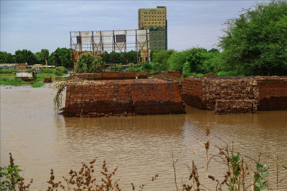 يأتي قدوم فصل الخريف في السودان، لت
