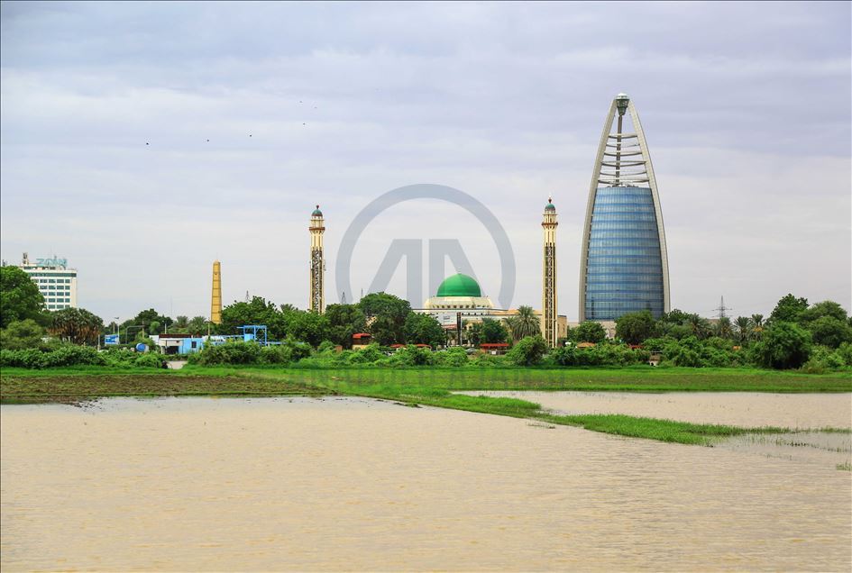 يأتي قدوم فصل الخريف في السودان، لت