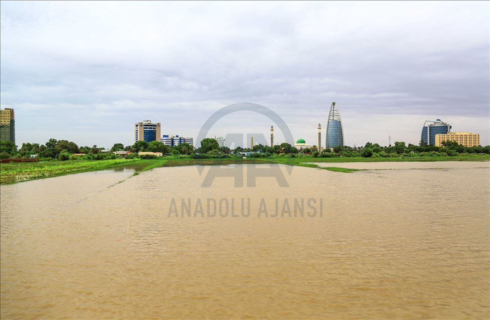 يأتي قدوم فصل الخريف في السودان، لت